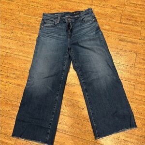 AG Los Angeles Saige Wide Leg Crop - High Rise Fit
- 28” Waist / 24.5” inseam.
